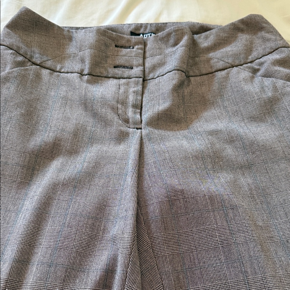 Chic Gray Checkered Pants